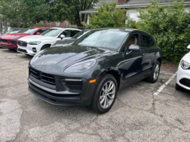 2024 Porsche Macan -'s photo