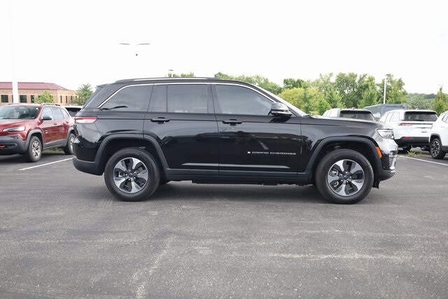 2023 Jeep Cherokee 4xe Base photo 4