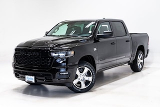 2026 Ram 1500 EXPRESS CREW CAB 4X4 5'7 BOX Pickup