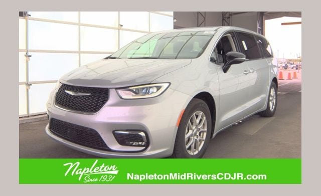 2024 Chrysler Pacifica Touring L's photo