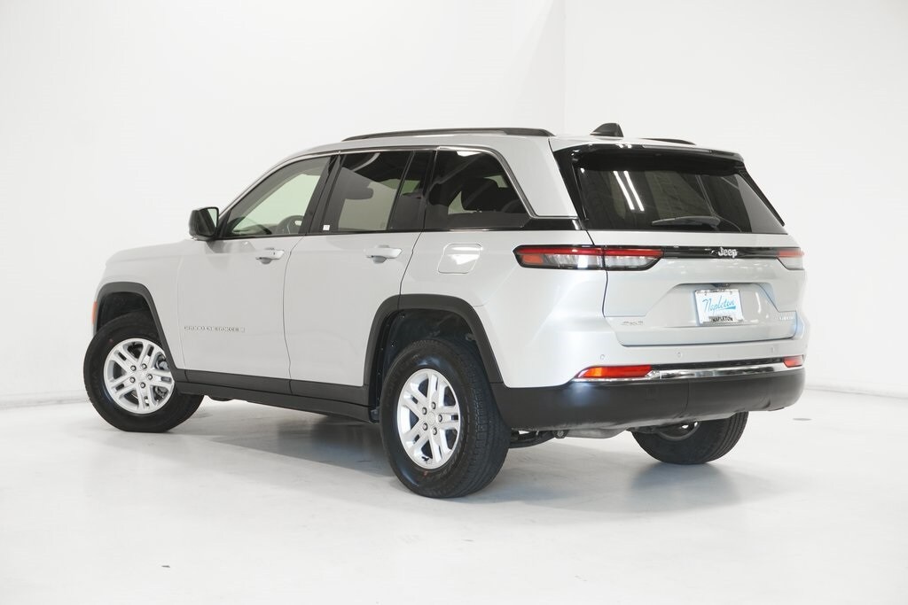 2024 Jeep Grand Cherokee Laredo photo 4