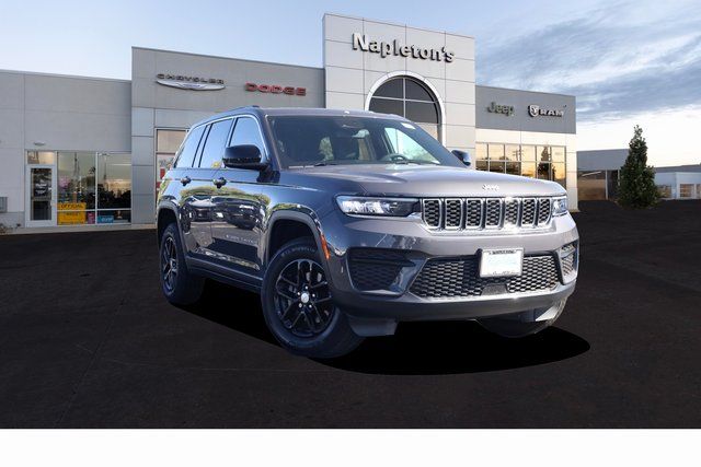 2024 Jeep Grand Cherokee Laredo's photo