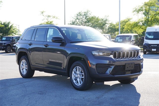 2024 Jeep Grand Cherokee Laredo photo 3