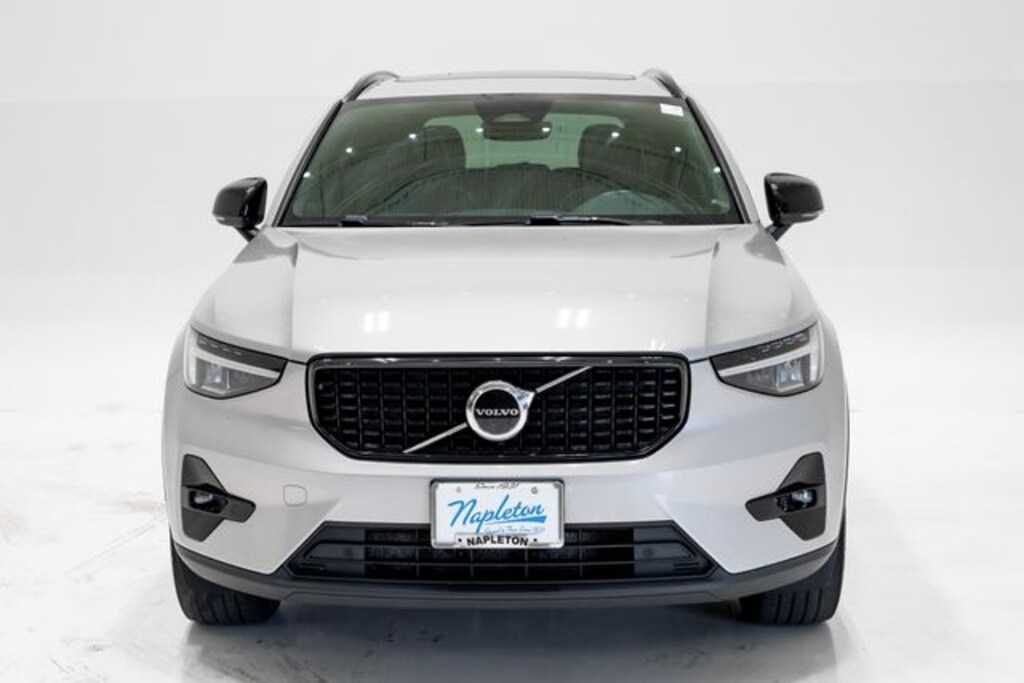 Used 2023 Volvo XC40 B5 AWD Plus Dark SUV