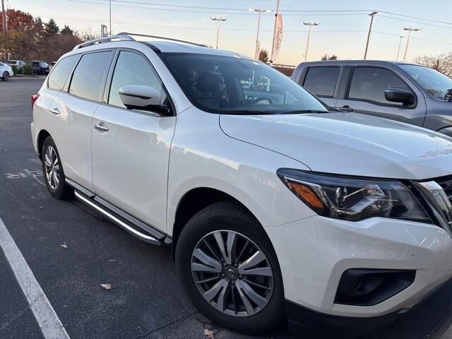 2020 Nissan Pathfinder SL photo 2