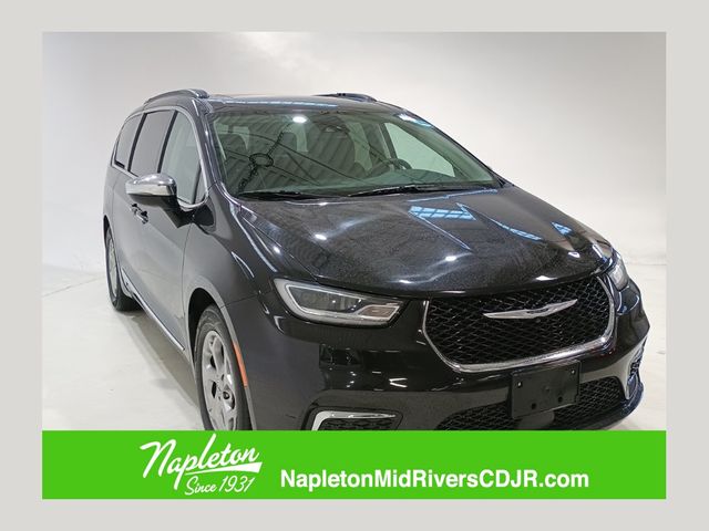 2023 Chrysler Pacifica Limited's photo