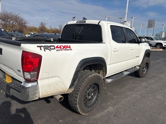 2017 Toyota Tacoma TRD Off-Road photo 4