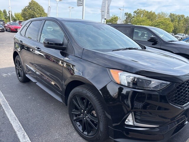 2024 Ford Edge ST photo 2