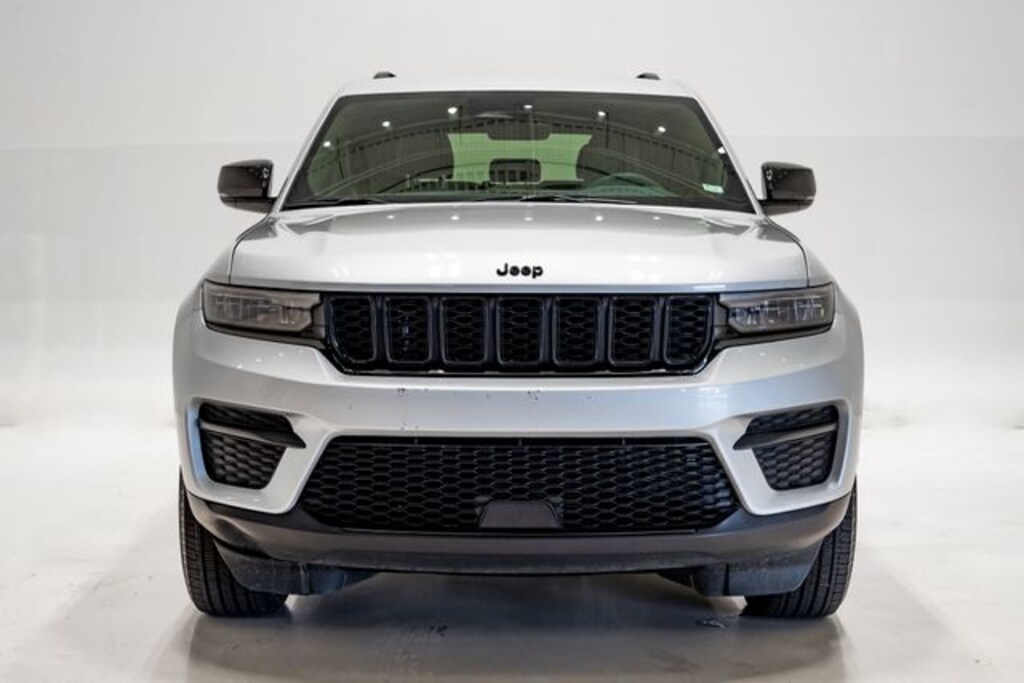 Certified 2025 Jeep Grand Cherokee Laredo SUV