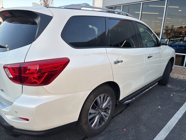 2020 Nissan Pathfinder SL photo 3