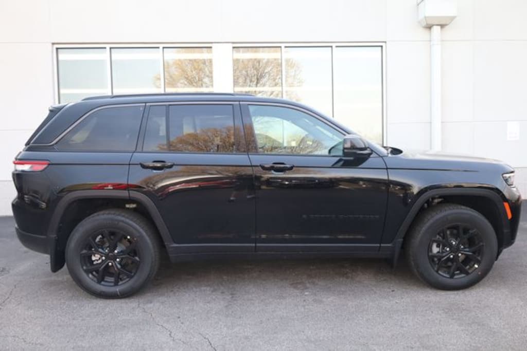 New 2026 Jeep Grand Cherokee LAREDO ALTITUDE 4X4 Sport Utility