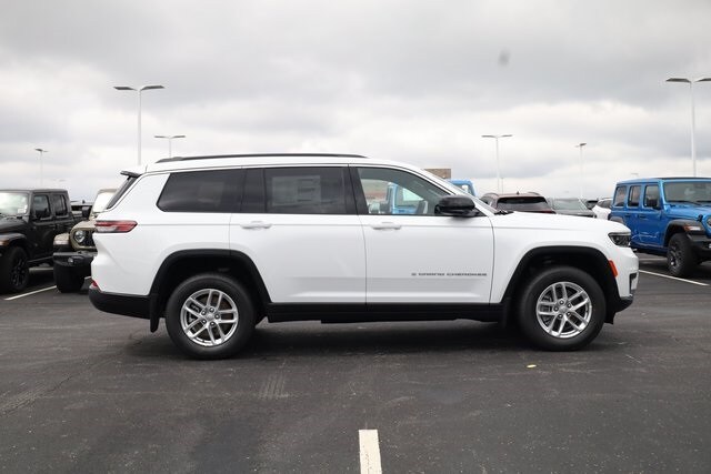 2025 Jeep Grand Cherokee Laredo photo 4