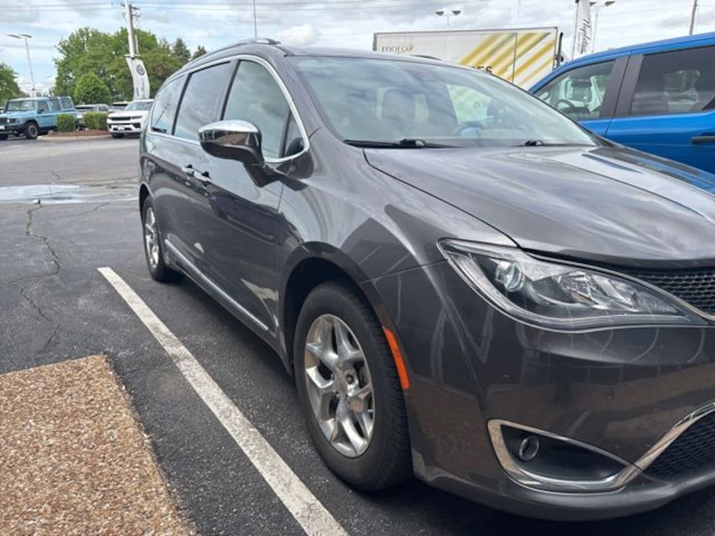 Used 2017 Chrysler Pacifica Limited Van