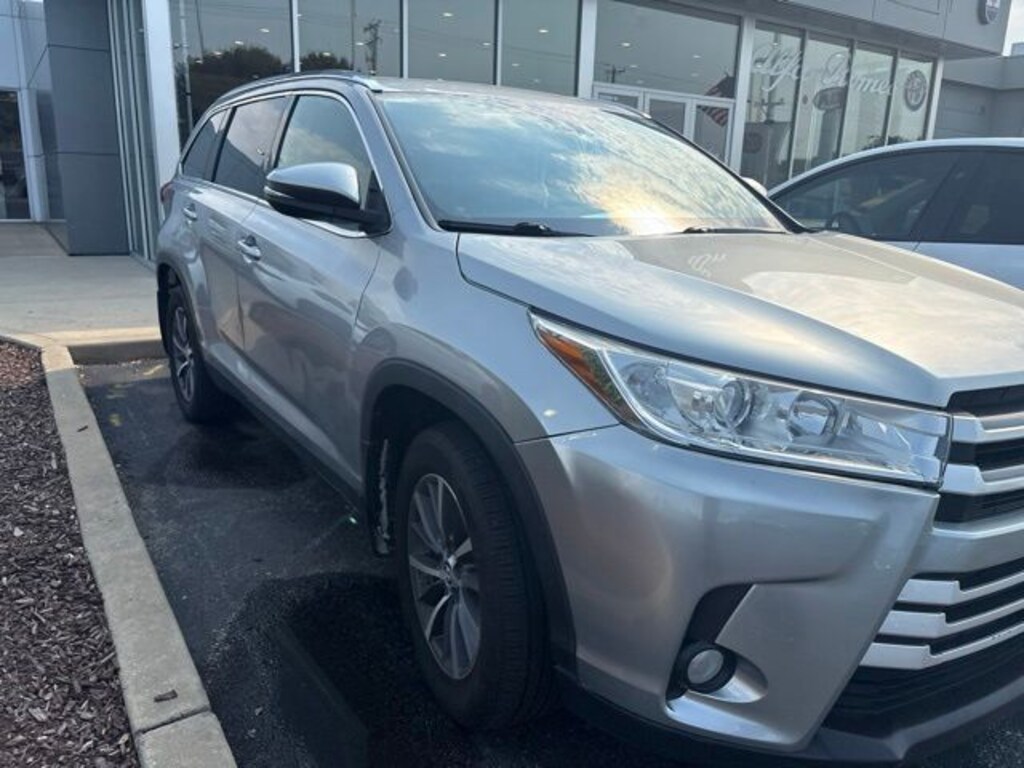 Used 2019 Toyota Highlander XLE V6 SUV