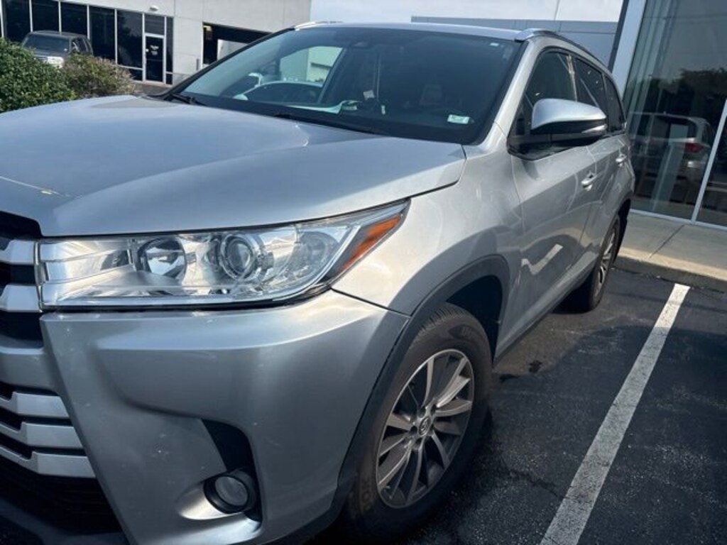 Used 2019 Toyota Highlander XLE V6 SUV