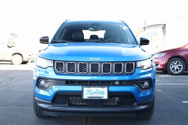 2024 Jeep Compass Latitude Lux photo 3