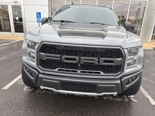 2019 Ford F-150 Raptor photo 2