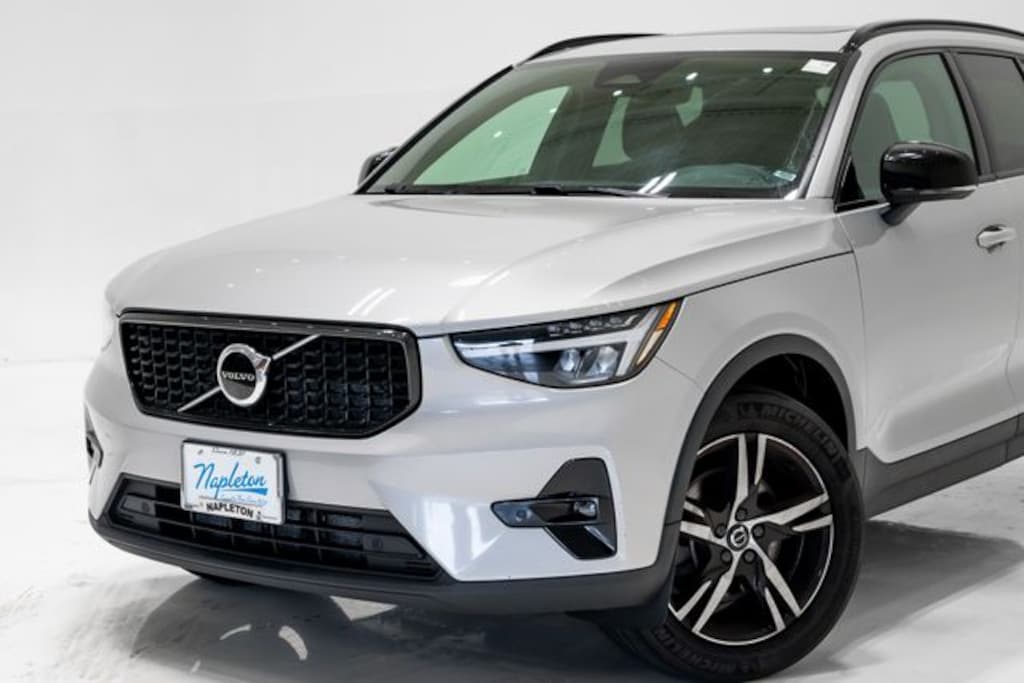 Used 2023 Volvo XC40 B5 AWD Plus Dark SUV