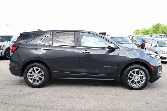 2022 Chevrolet Equinox LT photo 3