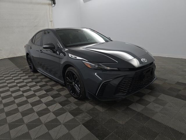 2025 Toyota Camry SE photo 3