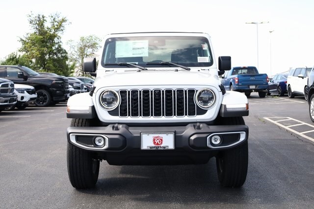 2025 Jeep Wrangler Sahara photo 3