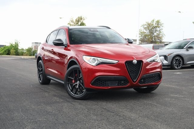 2019 Alfa Romeo Stelvio Ti photo 2