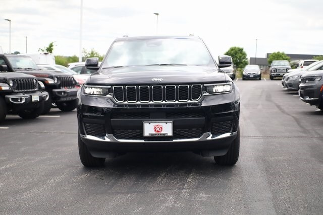 2025 Jeep Grand Cherokee Laredo X photo 3
