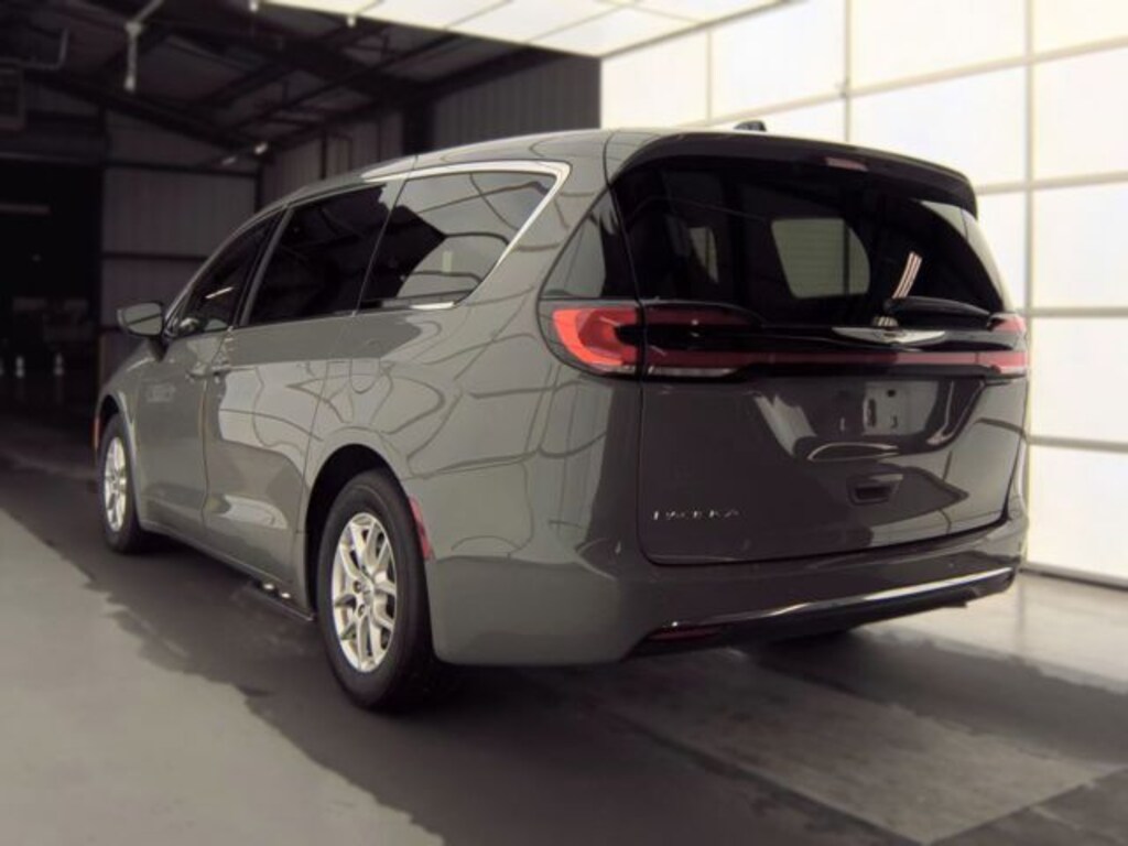 Used 2025 Chrysler Pacifica Select Van Passenger Van