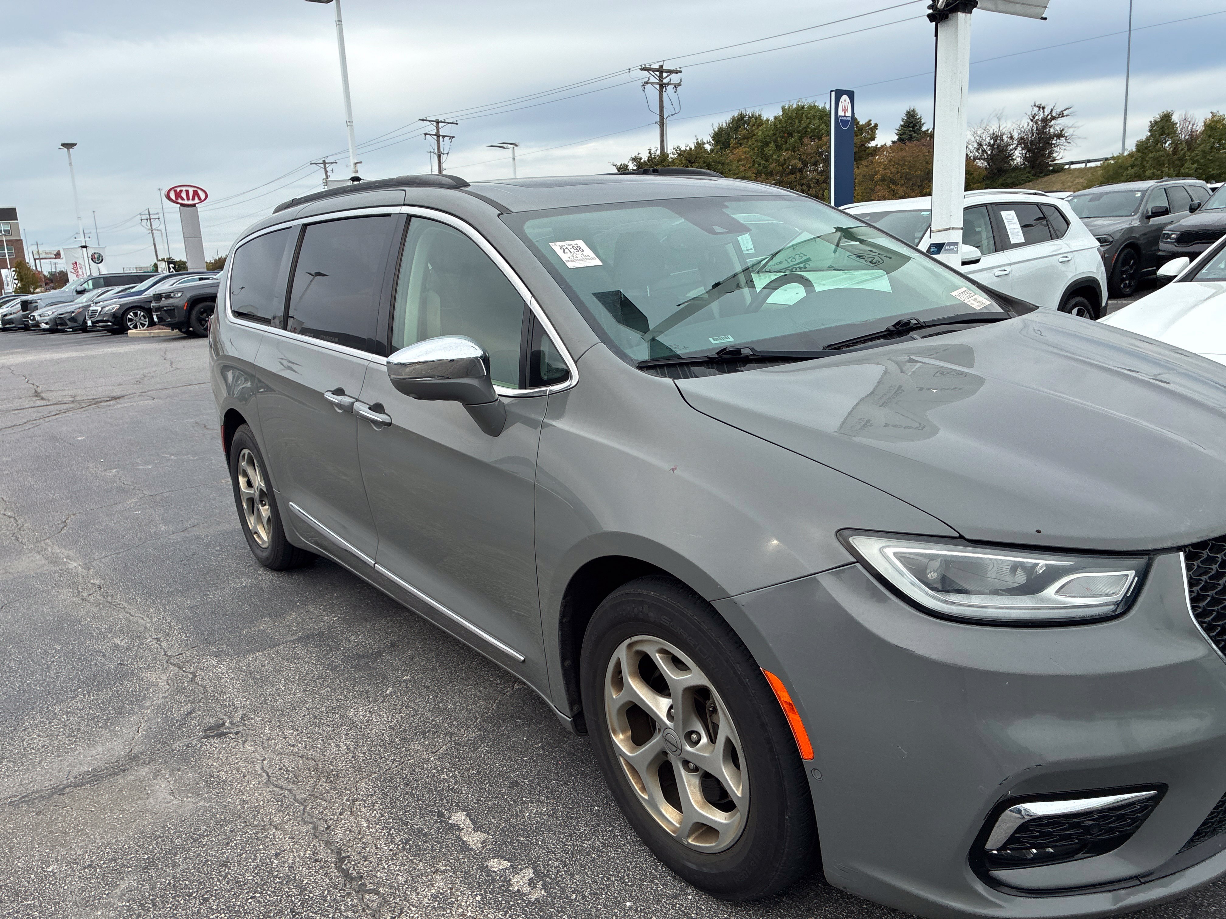 Used 2022 Chrysler Pacifica Limited Van Passenger Van