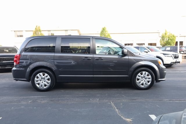 2016 Dodge Grand Caravan SE photo 3