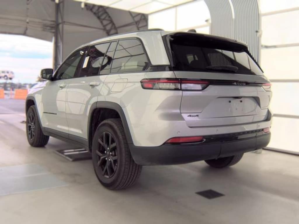 Used 2025 Jeep Grand Cherokee Laredo SUV