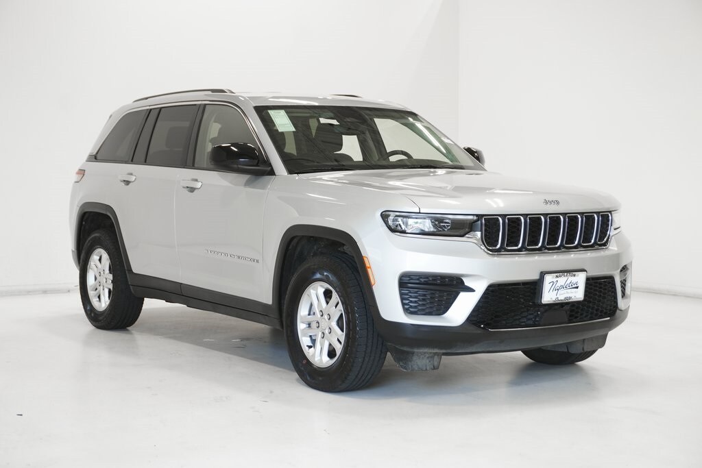 2024 Jeep Grand Cherokee Laredo photo 3