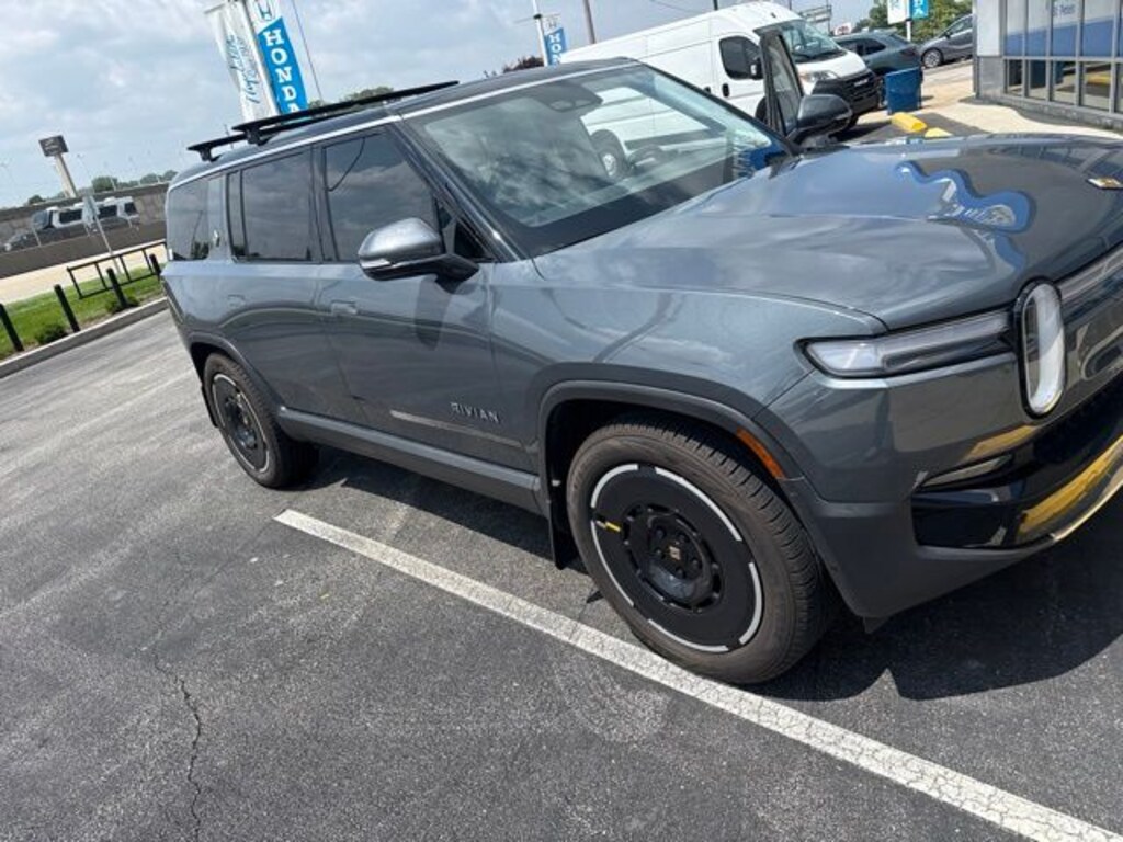 Used 2025 Rivian R1S SUV