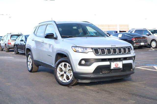 2025 Jeep Compass Latitude's photo