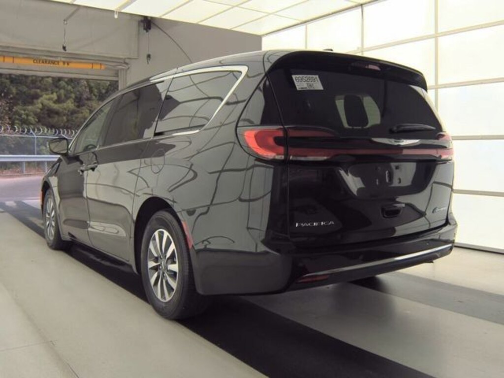 Used 2023 Chrysler Pacifica Plug-In Hybrid Touring L Van Passenger Van
