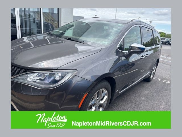 2017 Chrysler Pacifica Limited's photo