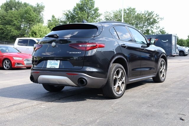 2022 Alfa Romeo Stelvio Ti photo 4