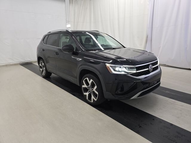 2022 Volkswagen Taos SEL photo 3