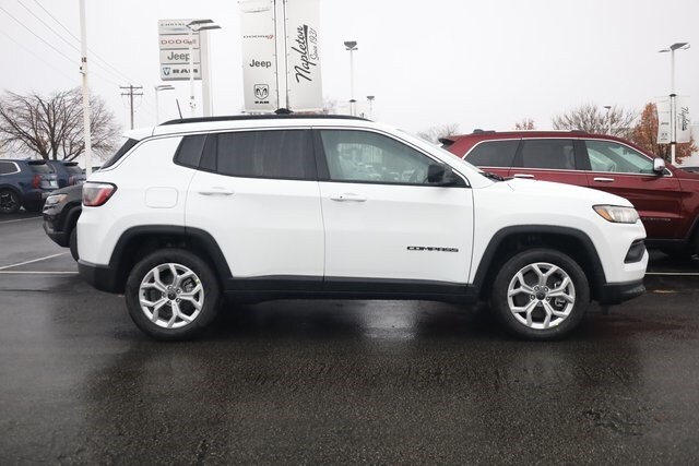 2026 Jeep Compass Latitude Altitude photo 3