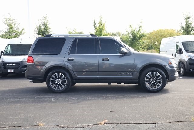 2015 Lincoln Navigator photo 3
