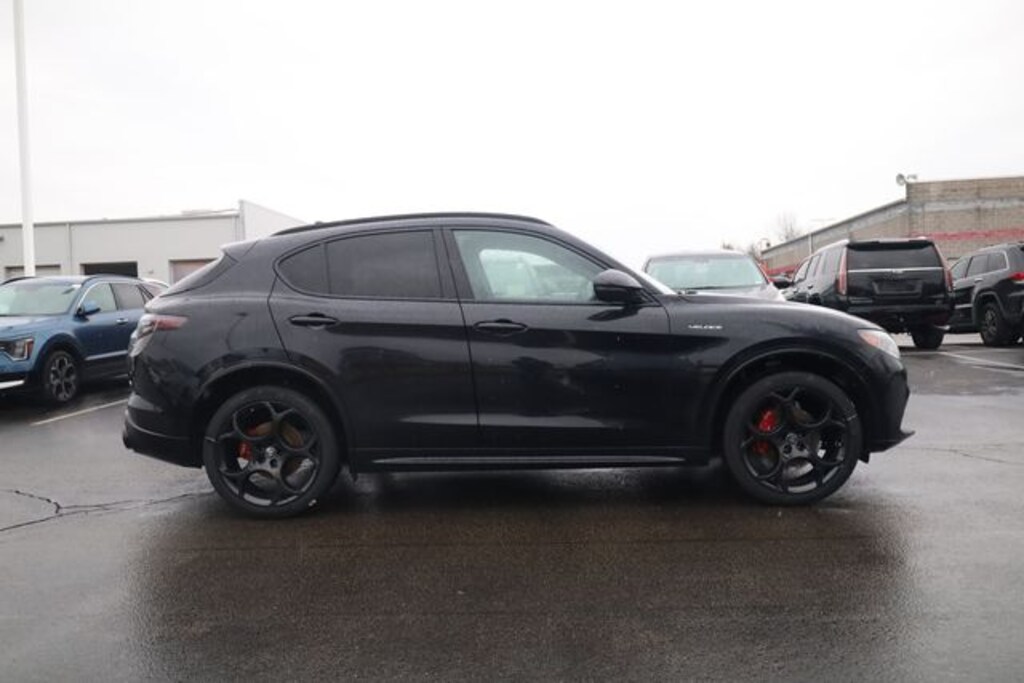 New 2025 Alfa Romeo Stelvio AWD Sport Utility