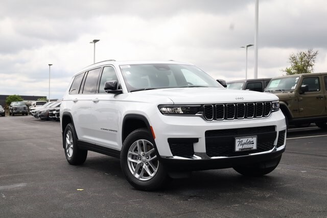 2025 Jeep Grand Cherokee Laredo photo 2