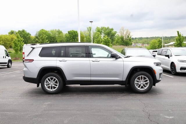 2025 Jeep Grand Cherokee Laredo photo 4