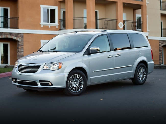 2013 Chrysler Town & Country Touring Van LWB Passenger Van