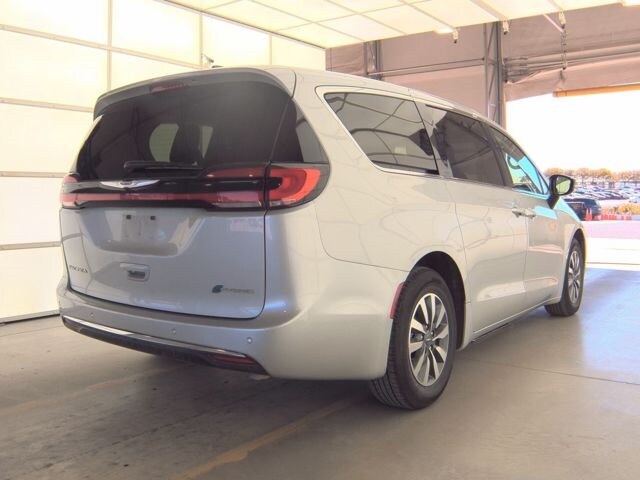 2024 Chrysler Pacifica Hybrid photo 4