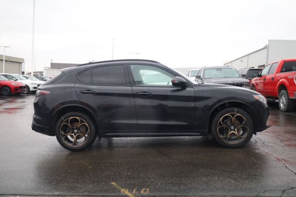 New 2025 Alfa Romeo Stelvio INTENSA AWD Sport Utility