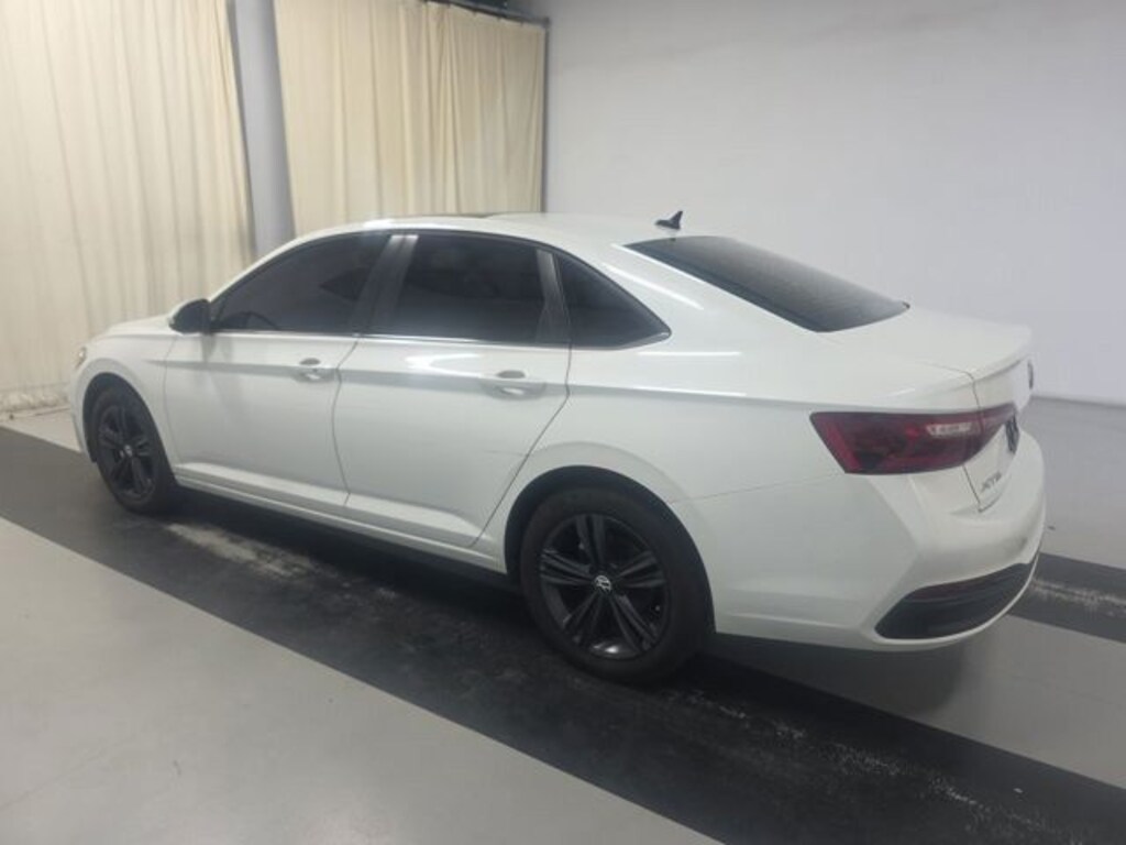 Used 2024 Volkswagen Jetta 1.5T SE Sedan
