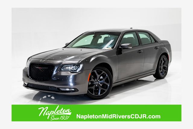 2023 Chrysler 300 S's photo