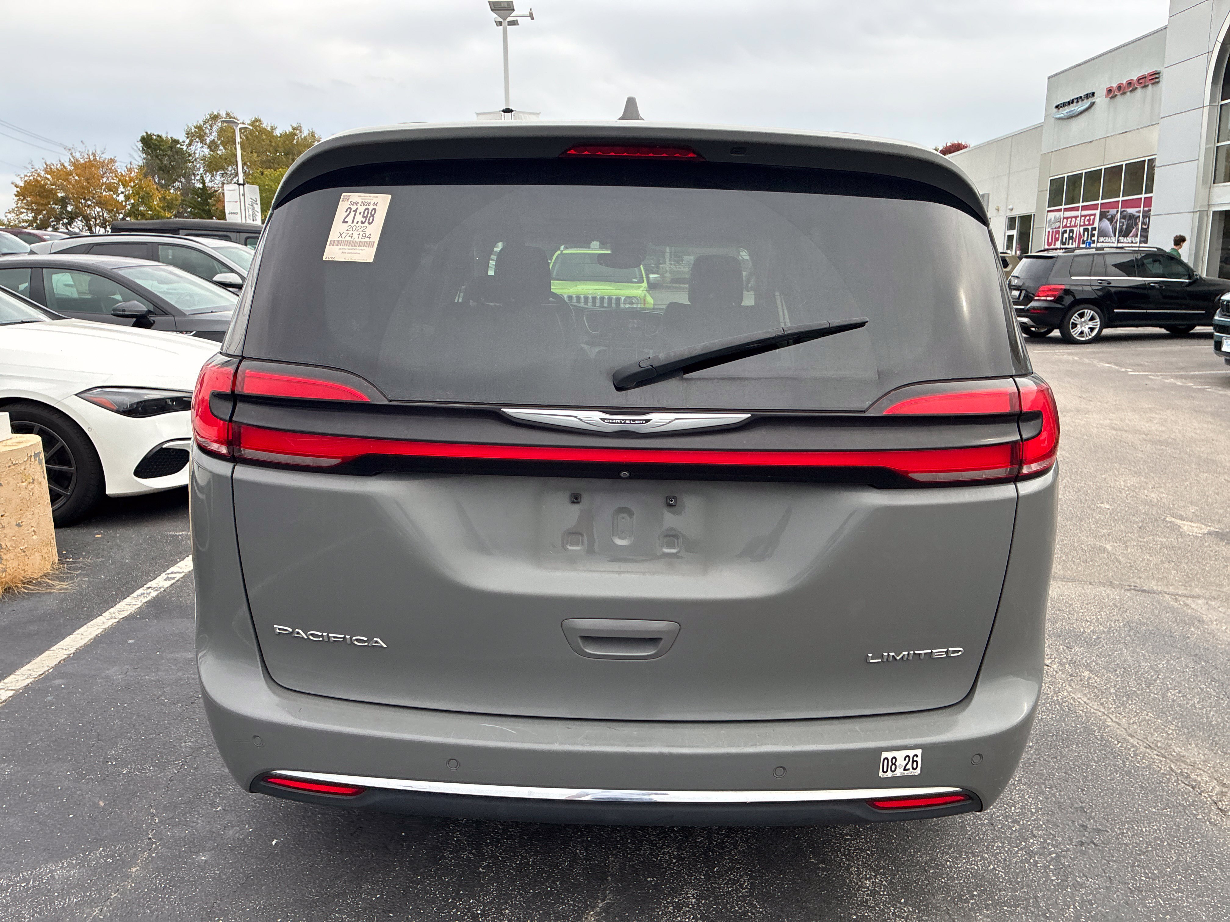 Used 2022 Chrysler Pacifica Limited Van Passenger Van
