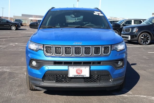 2024 Jeep Compass Latitude photo 3